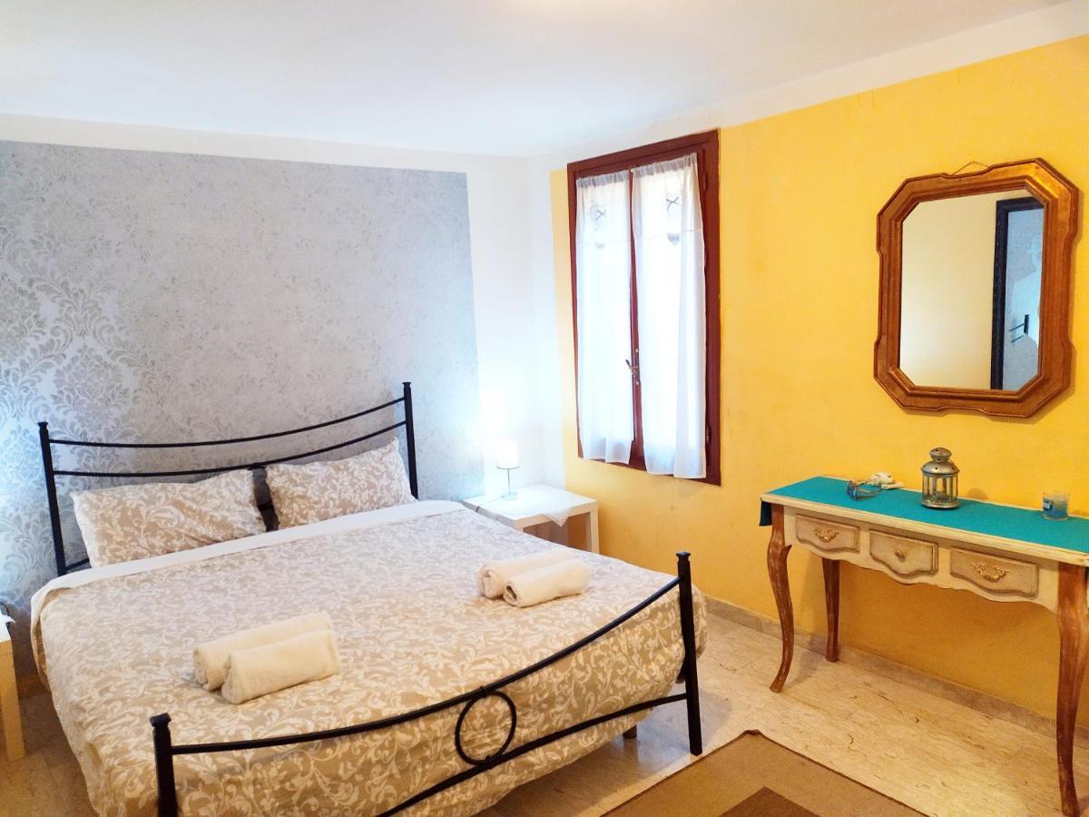 Two Steps From Rialto Bridge Hotel Венеция Екстериор снимка
