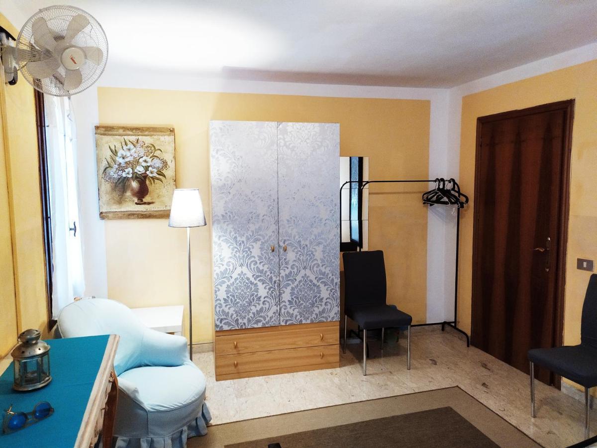 Two Steps From Rialto Bridge Hotel Венеция Екстериор снимка