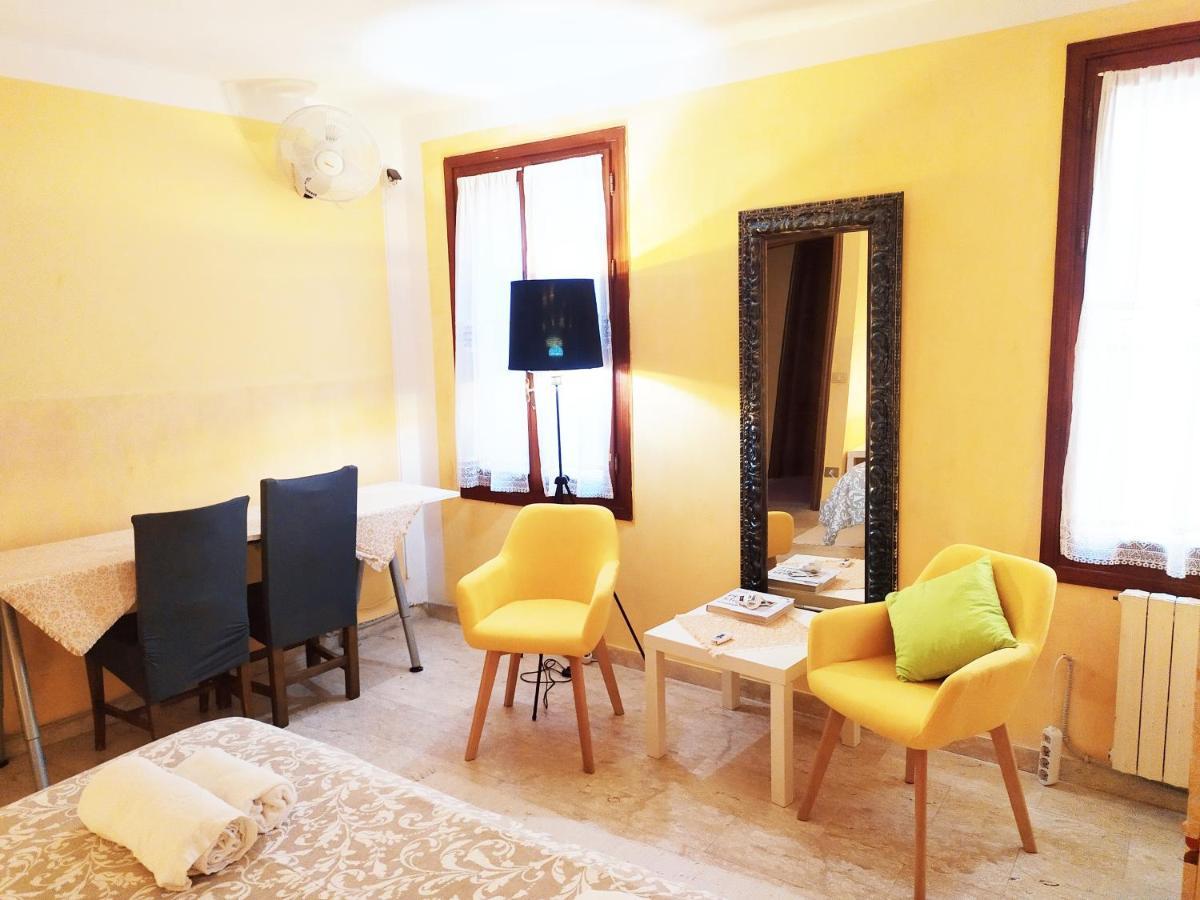 Two Steps From Rialto Bridge Hotel Венеция Екстериор снимка