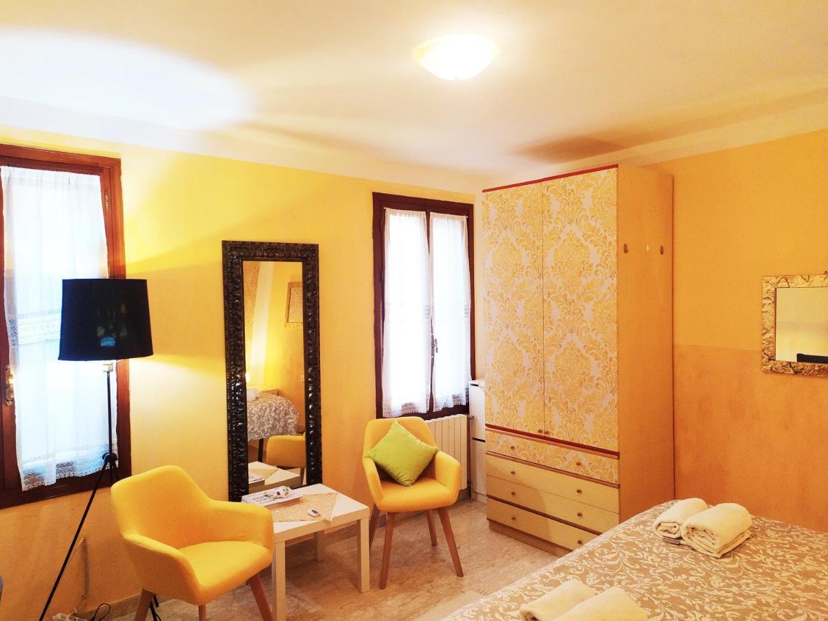 Two Steps From Rialto Bridge Hotel Венеция Екстериор снимка